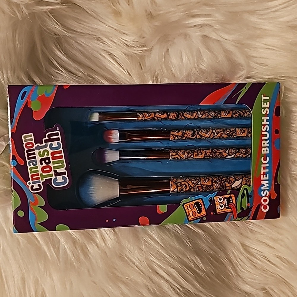 Cinnamon Toast Crunch 4 Piece Cosmetic Brush Set - Picture 8 of 12